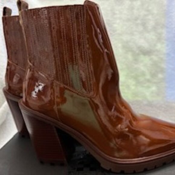 Vince Camuto "Aresse" patent ankle bootie in Warm Caramel New in Box Size 9 - Picture 1 of 11